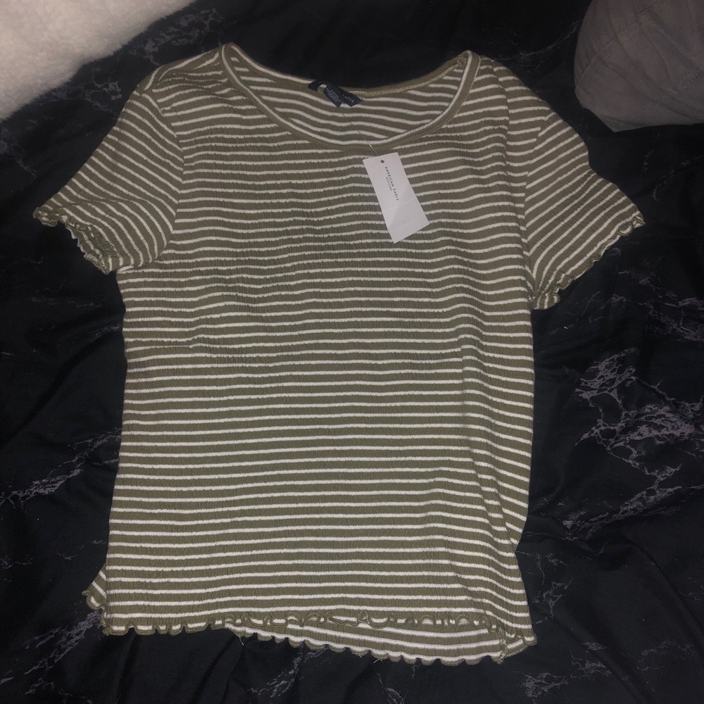 NWT AMERICAN EAGLE TEE